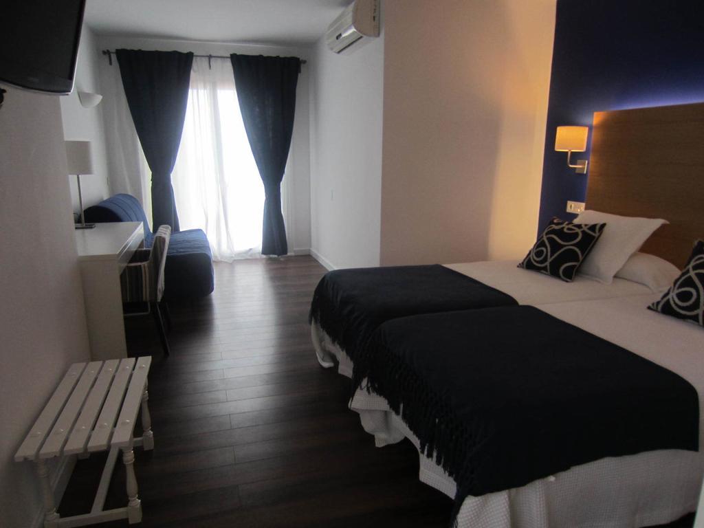 Hotel Llorca Platja de l’Almadrava Zimmer foto